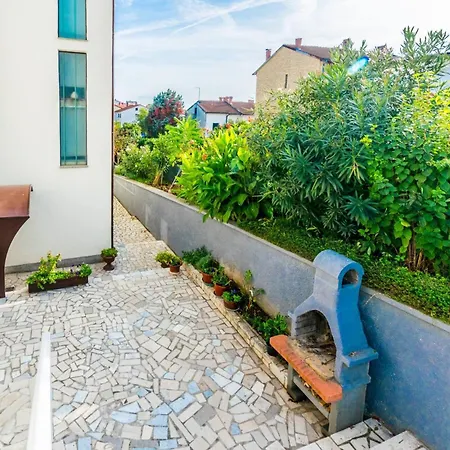 Comfortable Puh With Built Barbecue In Apartamento Pula