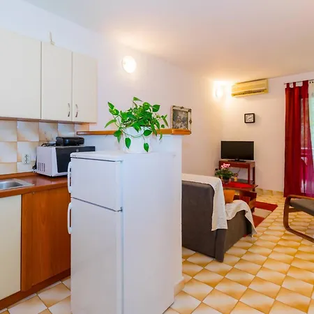 Comfortable Puh With Built Barbecue In Pula