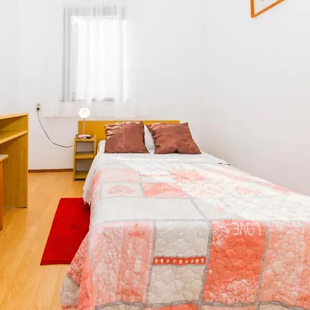 Comfortable Puh With Built Barbecue In * Pola