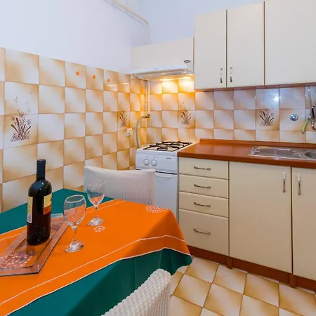 Comfortable Puh With Built Barbecue In Pola