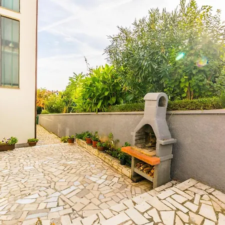 Comfortable Puh With Built Barbecue In Apartment *