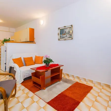 Appartamento Comfortable Puh With Built Barbecue In *