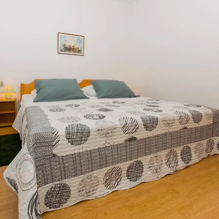 Apartment Comfortable Puh With Built Barbecue In Pula
