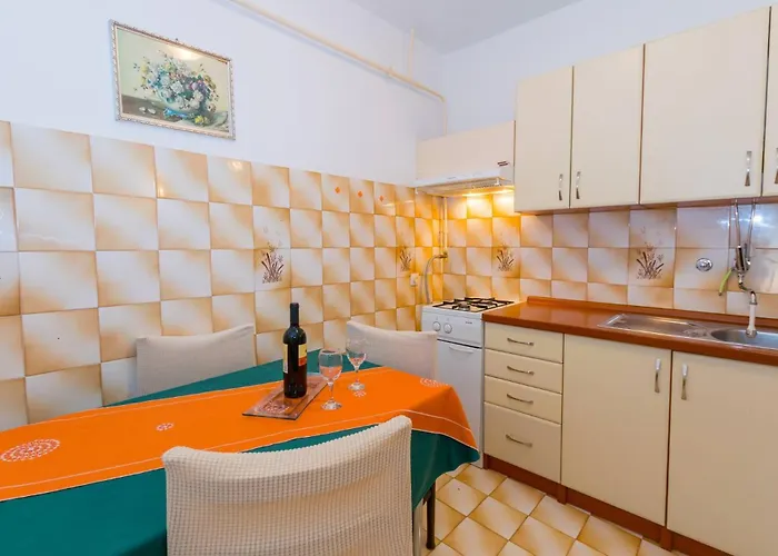 Comfortable Puh With Built Barbecue In * Пула