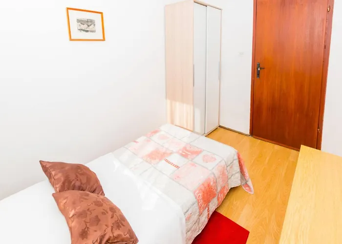 Comfortable Puh With Built Barbecue In *