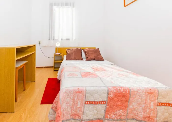 Comfortable Puh With Built Barbecue In * Pula